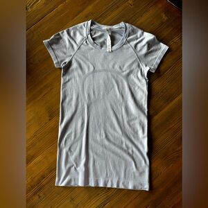 Lululemon swiftly tech short sleeve size 4 light lilac